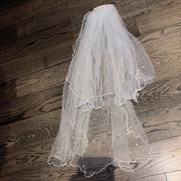 Vintage White Bridal Veil with Pearl Accents - Picture 1 of 10